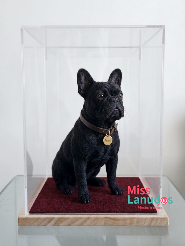 escultura de bulldog frances 30cm con exhibidor misslanudos